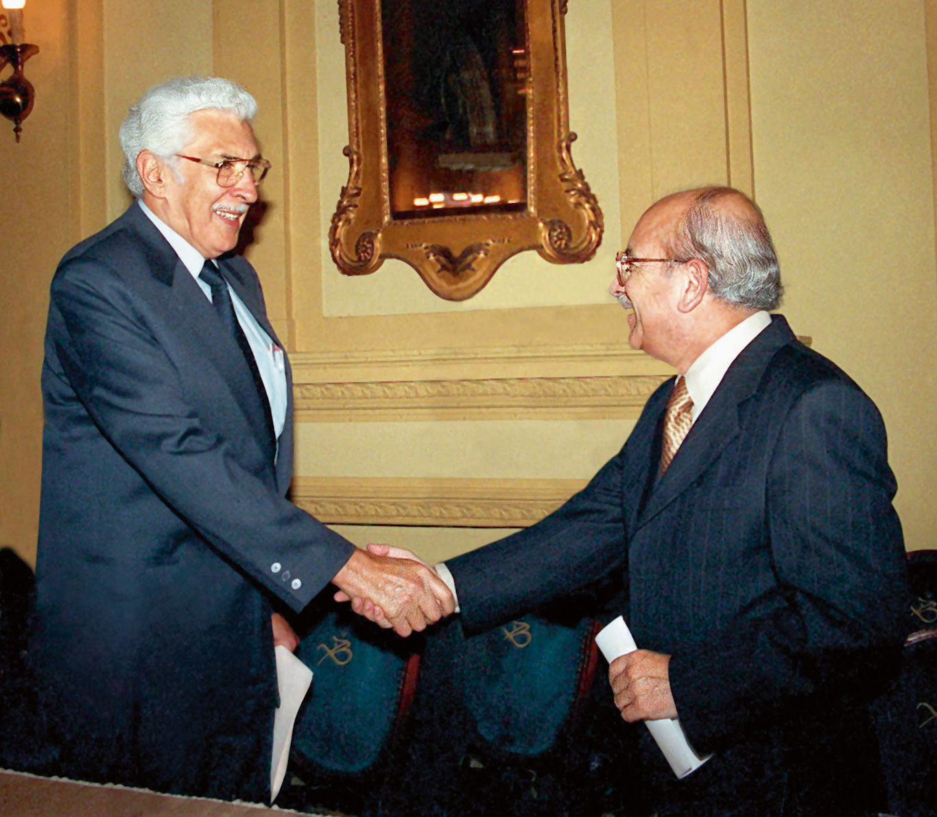 Con Valentín Paniagua, con quien enfrentó la dictadura de los años noventa.